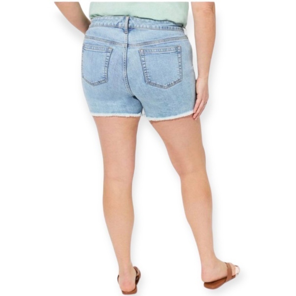 Torrid 20 NWT Denim Shorts Stretch Jeans Cutoffs Frayed Hems Light Wash New - Picture 2 of 10
